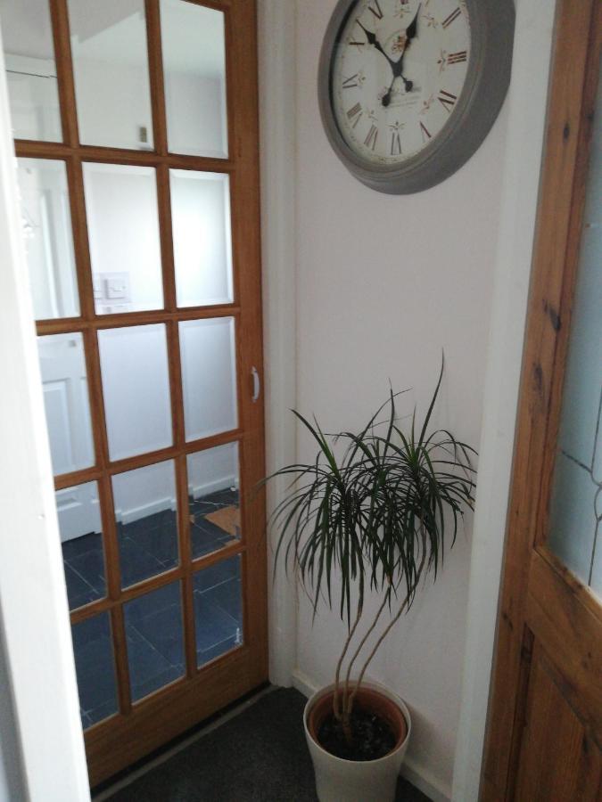 Little Cosy Cwtsh Hotell Pontyclun Eksteriør bilde
