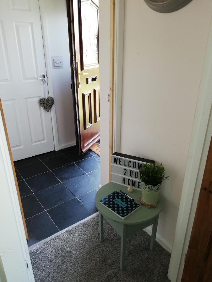 Little Cosy Cwtsh Hotell Pontyclun Eksteriør bilde