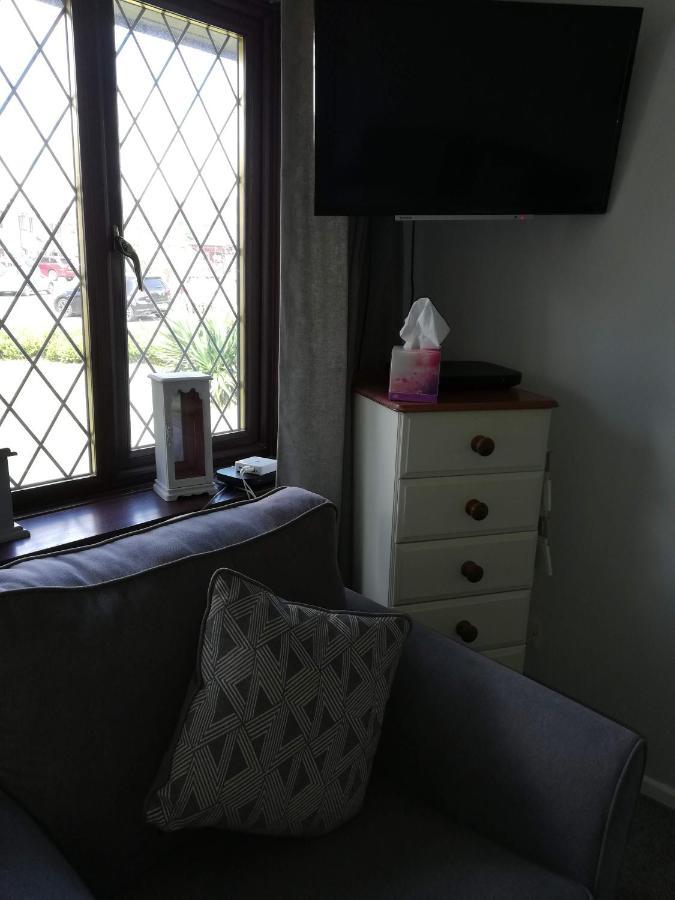 Little Cosy Cwtsh Hotell Pontyclun Eksteriør bilde
