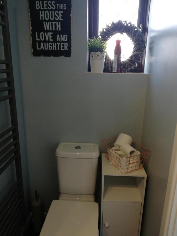 Little Cosy Cwtsh Hotell Pontyclun Eksteriør bilde